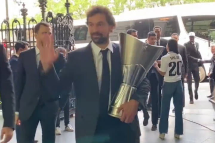 Η Ρεάλ Μαδρίτης έκανε την καθιερωμένη επίσκεψη στο Δημαρχείο για τον τίτλο της EuroLeague