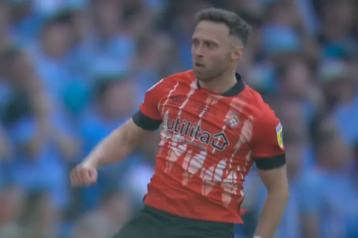 Το 1-0 της Λούτον με τον Κλαρκ