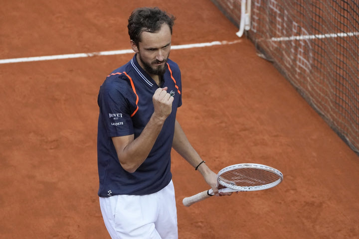 Έξαλλος ο Μεντβέντεφ με τις συνθήκες στο US Open: “Ένας παίκτης θα πεθάνει εδώ και θα το δείτε”