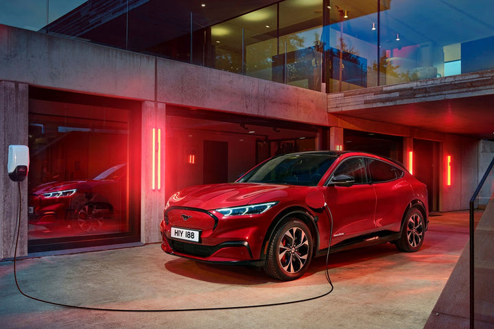 Ford Mustang Mach-E: Ετοιμοπαράδοτη, με 0,9% επιτόκιο, 8 χρόνια εγγύηση και 4 χρόνια δωρεάν service