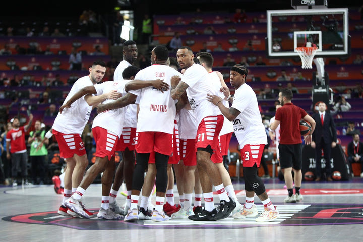 Final Four 2023, Ολυμπιακός: Χαμός στην είσοδο των ερυθρολεύκων στη Ζαλγκίριο Αρένα πριν τον ημιτελικό με τη Μονακό