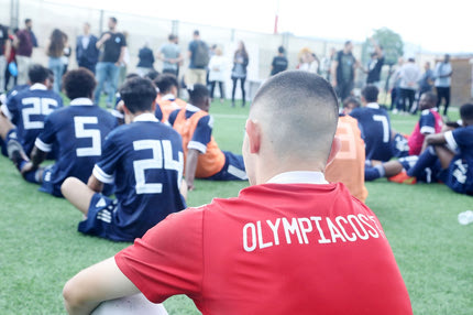 Ολυμπιακός: Χάρισε χαμόγελα σε 40 ασυνόδευτα παιδιά μέσα από το “Youth Football Tournament”