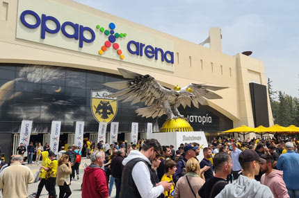 ΑΕΚ: Χαμός με χιλιάδες κόσμο έξω από την OPAP Arena, σχεδόν 6 ώρες πριν από το ματς με τον Βόλο