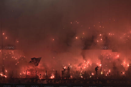 ΠΑΕ ΑΕΚ: “Δια βίου αποκλεισμός στον υπαίτιο και σε όποιον ξαναρίξει φωτοβολίδα στην OPAP Arena”