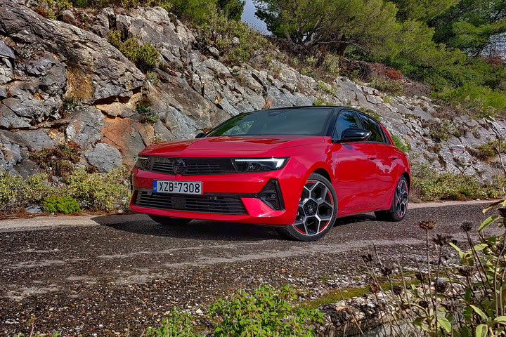 Δοκιμή Opel Astra 1.6T Plug-in Hybrid: Το υβριδικό Astra προσφέρει επιδόσεις 180 ίππων και ηλεκτροκίνηση για έως 60 km