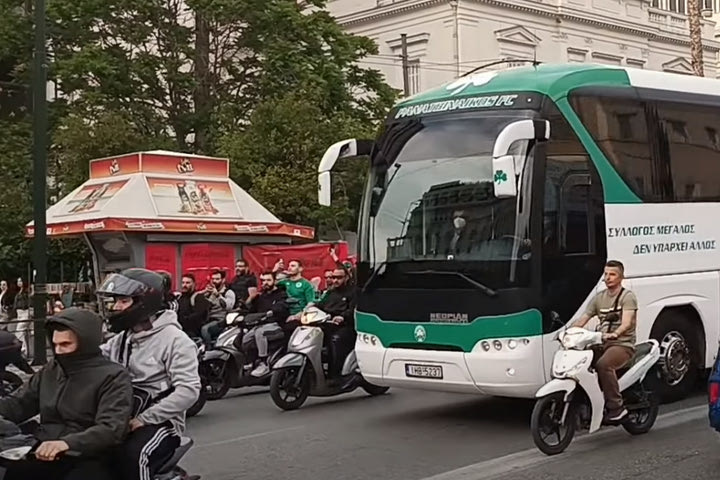 Παναθηναϊκός: Πανικός στο Σύνταγμα με χιλιάδες μηχανές που συνοδεύουν την αποστολή