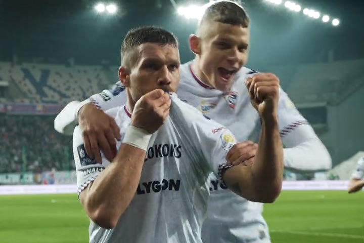 Ο Λούκας Ποντόλσκι αγωνίζεται ακόμα στα 41 του και σκέφτεται να αγοράσει την ομάδα του