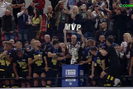 ΑΕΚ: Ο Ρότα που αποβλήθηκε στο 6′, τρόλαρε τον εαυτό του πανηγυρίζοντας με το βραβείο του MVP