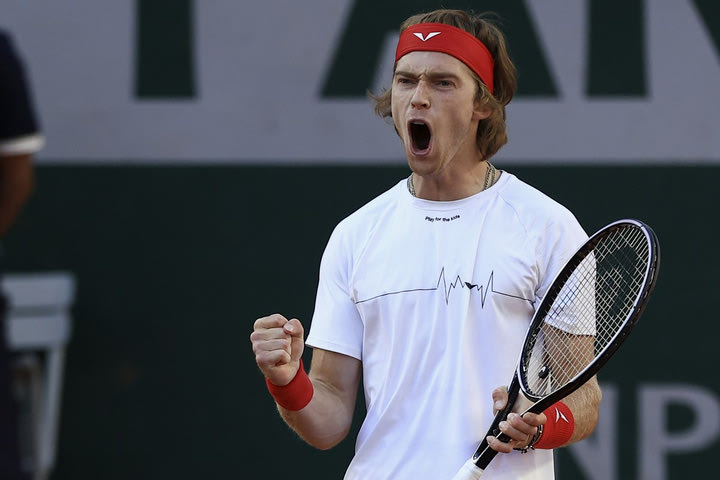 Roland Garros: Προκρίσεις για Ρούμπλεφ, Σαμπαλένκα και Πεγκούλα στην πρώτη μέρα