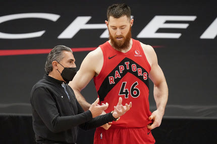 NBA: Ο Σκαριόλο έχει τους Ράπτορς στο “περίμενε” λόγω Βίρτους