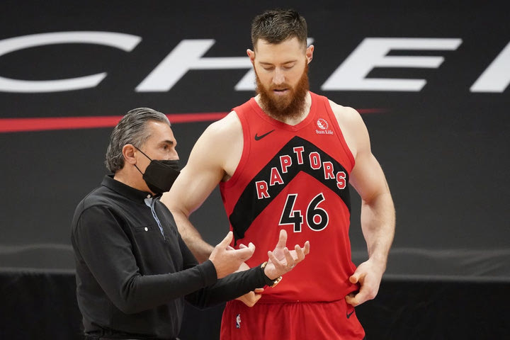 NBA: Ο Σκαριόλο έχει τους Ράπτορς στο “περίμενε” λόγω Βίρτους