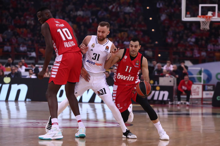 Final Four 2023, Ολυμπιακός – Ρεάλ: Πολιτικοί συντάκτες ζήτησαν από τον Κυριάκο Μητσοτάκη να έχει γιγαντοοθόνη στα γραφεία της Ν.Δ για να δουν τον τελικό