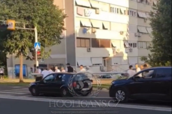 Κροατία: Οπαδοί της Σπλιτ έφυγαν από το γήπεδο παίρνοντας μαζί τους ως… αναμνηστικό τη μία εστία