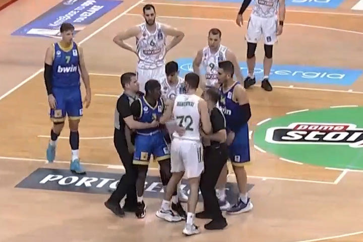 Παναθηναϊκός – Περιστέρι bwin: Ο Φρανσίσκο “αρπάχτηκε” με τον Μαντζούκα για ένα φάουλ