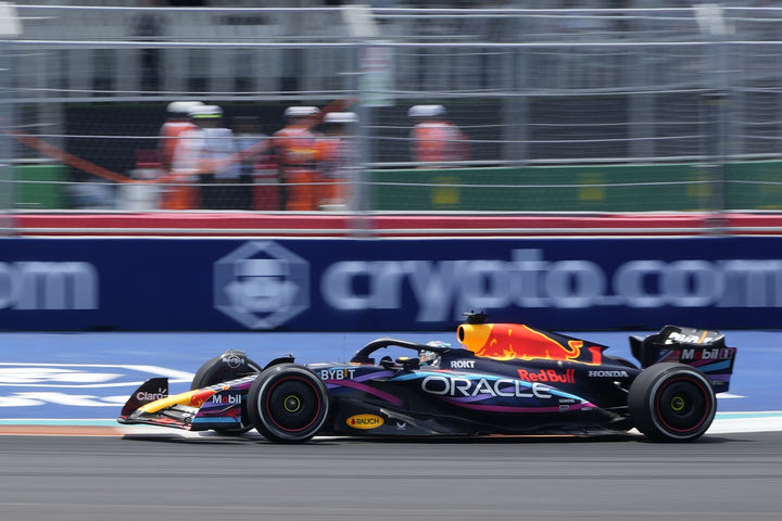 Formula 1, GP Μαϊάμι: Το προσπέρασμα του Φερστάπεν στον Πέρεζ για τη νίκη