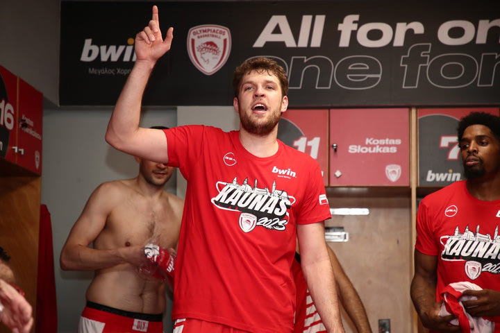 Ολυμπιακός, το tweet στα Greeklish μετά την πρόκριση στο Final Four: “Opaaaa! Kalimera! Kalispera! Kalinixta!”