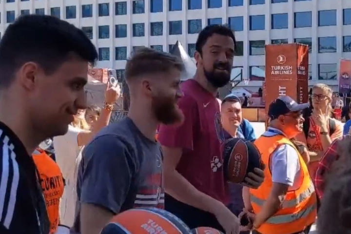 Final Four 2023, Ολυμπιακός: Ο Γουόκαπ κέρδισε σε διαγωνισμό τριπόντων και αποθεώθηκε