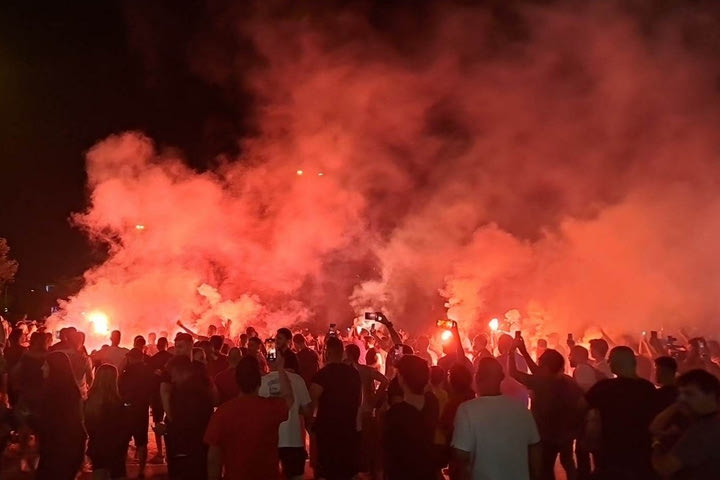 Εκατοντάδες οπαδοί του Ολυμπιακού θα υποδεχτούν στο ΣΕΦ την αποστολή των πρωταθλητών από το ΟΑΚΑ