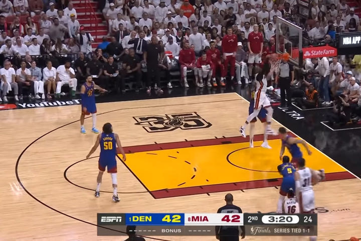 NBA Finals: Φοβερός Αντεμπάγιο, πέρασε… πάνω από τον Γιόκιτς για φόλοου κάρφωμα και κατέκτησε την κορυφή του Top-5 του Game 3