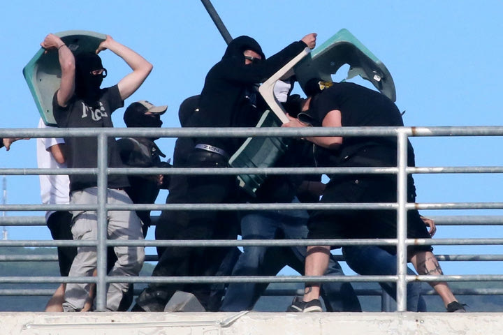 Στη φυλακή 8 οπαδοί για τα επεισόδια στον τελικό Κυπέλλου ΠΑΟΚ – ΑΕΚ στο Πανθεσσαλικό το 2017