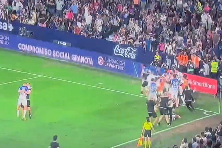 Η Αλαβές η τρίτη ομάδα που προβιβάστηκε στη La Liga με γκολ του Βιγιαλίμπρε στο 120+9′
