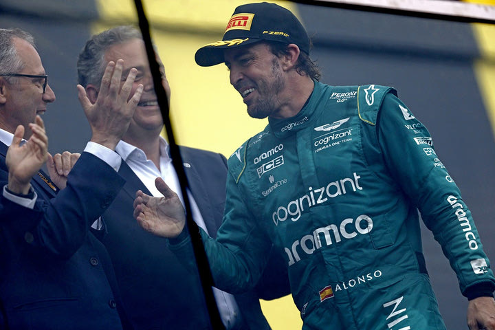 Αλόνσο: “Ελπίζω να πιέσουμε λίγο περισσότερο τον Μαξ την επόμενη φορά”