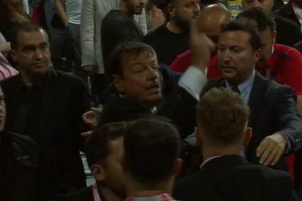 Χαμός με Αταμάν στο φινάλε του Αναντολού Εφές – Φενέρμπαχτσε