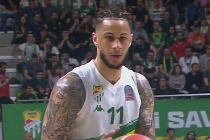 Ο Ζακ Όγκαστ θα συνεχίσει την καριέρα του στην Ιαπωνία