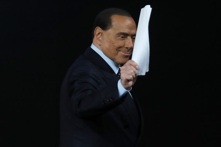 Το “αντίο” της Ίντερ στον Μπερλουσκόνι: “Τα ματς κόντρα στη δική του Μίλαν έκαναν την πόλη μας καρδιά του ποδοσφαίρου”