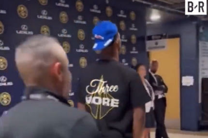 NBA Finals: Ο Τζίμι Μπάτλερ φόρεσε μπλούζα που έλεγε “Ακόμα τρεις νίκες”