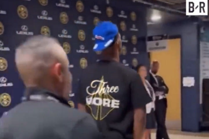 NBA Finals: Ο Τζίμι Μπάτλερ φόρεσε μπλούζα που έλεγε “Ακόμα τρεις νίκες”