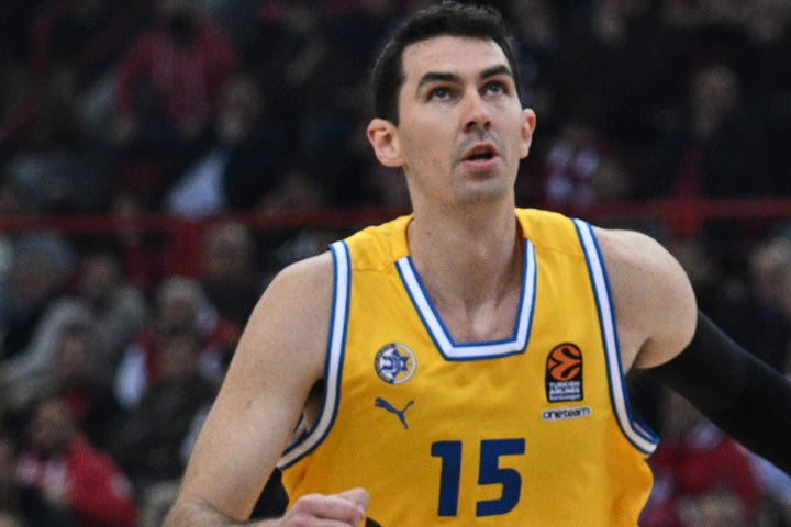 Ο Τζέικ Κοέν σταμάτησε το μπάσκετ
