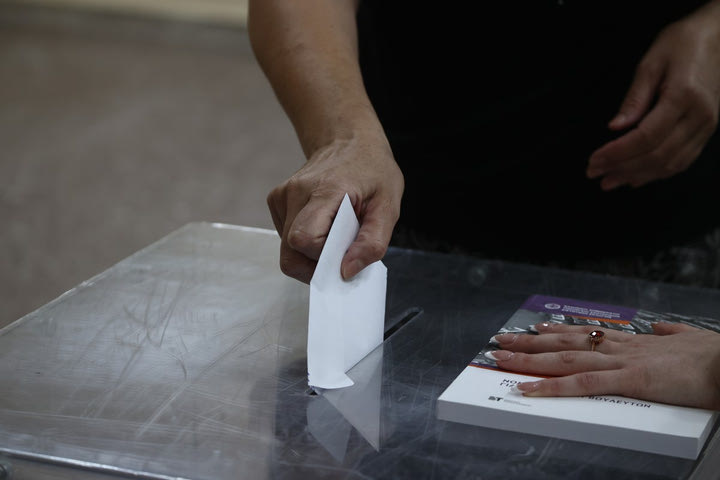 Εκλογές 2023: Αυτοδυναμία για ΝΔ, οκτακομματική Βουλή στο 98% της ενσωμάτωσης