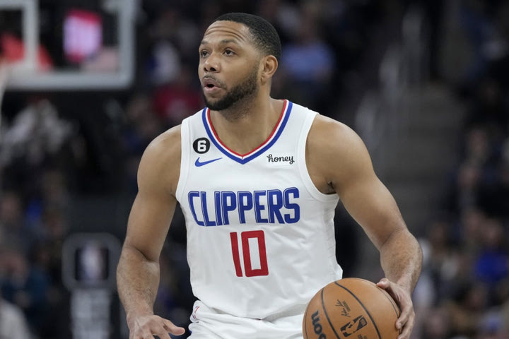 NBA: Συνεχίζει στους Σανς ο Έρικ Γκόρντον