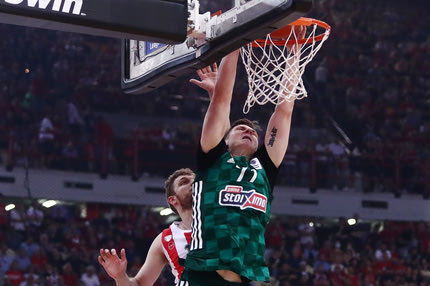 Παναθηναϊκός: Εξαντλημένος ο Αρτούρας Γκουντάιτις έκανε εμετό στα αποδυτήρια μετά από το φινάλε του τελικού