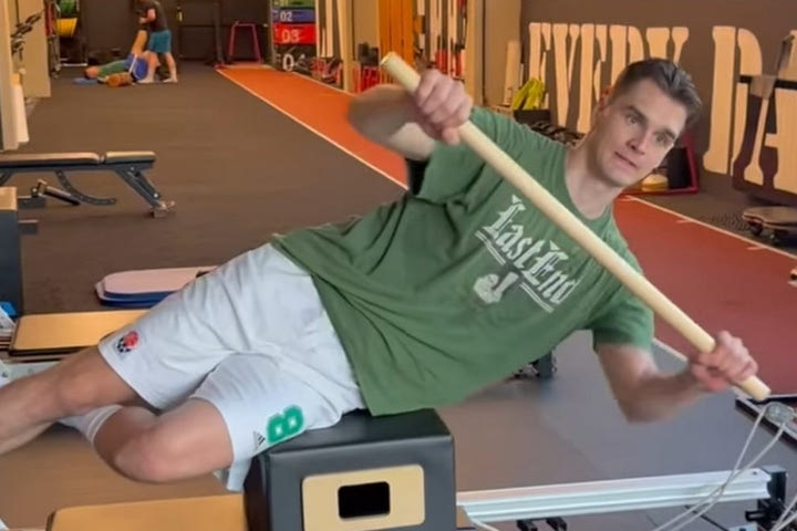 Ο Χεζόνια έκανε Pilates φορώντας σορτσάκι του Παναθηναϊκού