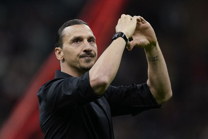 Ο Ιμπραχίμοβιτς είπε οριστικό αντίο στο ποδόσφαιρο με μία συγκινητική αναφορά στον Ραϊόλα