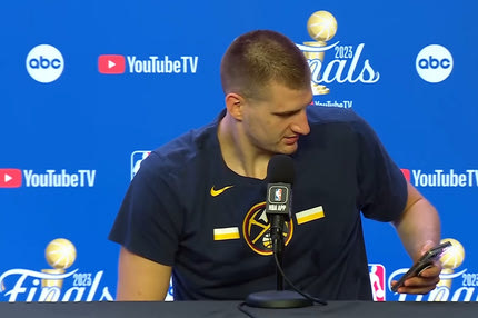 NBA Finals: Ο Γιόκιτς έλεγξε αν του έστειλε “συγχαρητήρια” ο Τζόκοβιτς και, μόλις είδε πόσα μηνύματα είχε, άρχισε να βρίζει