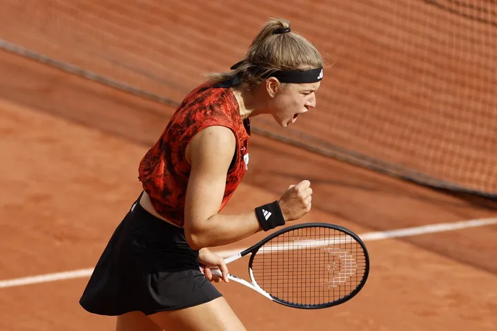 Roland Garros: Η εκπληκτική Μούχοβα πέταξε εκτός τελικού την Σαμπαλένκα