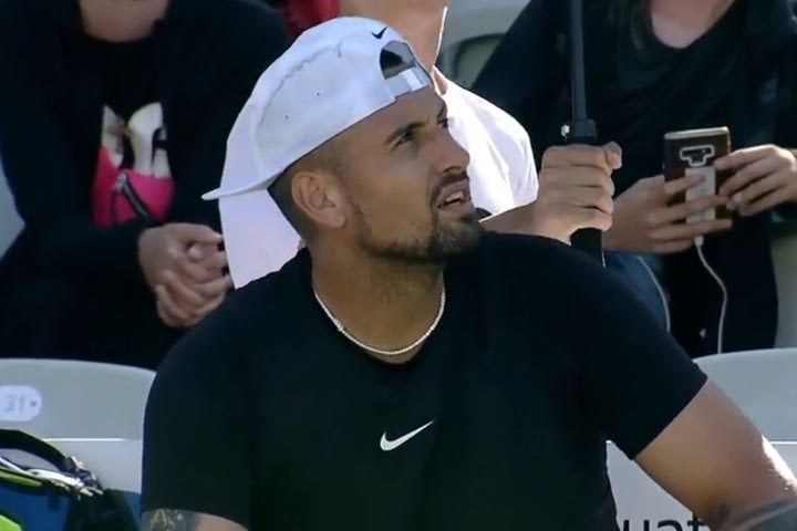 Κύργιος: Επέστρεψε σε αγώνες μετά από οκτώ μήνες, τσακώθηκε με τον διαιτητή και έχασε