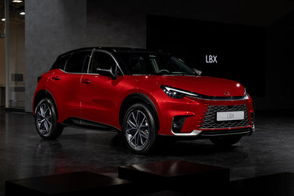 Αποστολή στο Μιλάνο: Πρεμιέρα του SUV πόλης Lexus LBX