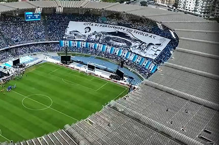 Νάπολι: Οι οπαδοί ύψωσαν επιβλητικό κορεό με “άρωμα” Μαραντόνα