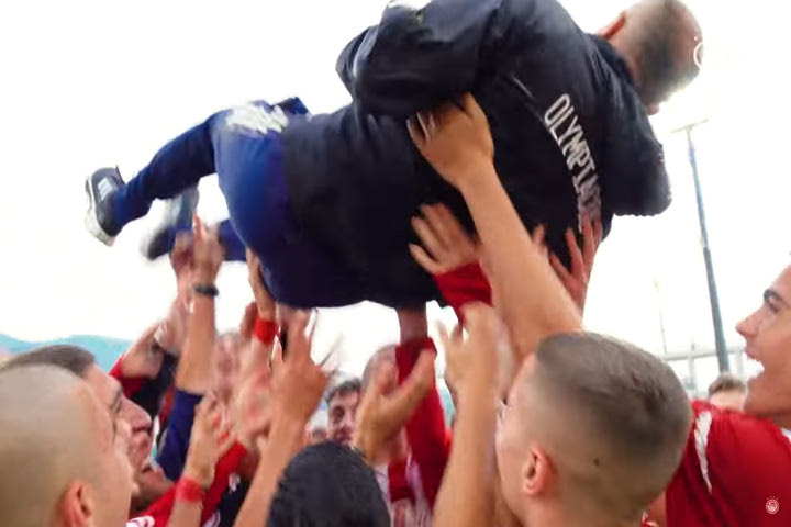 Ολυμπιακός: Οι εναλλαγές συναισθημάτων στη θρυλική ανατροπή των ερυθρόλευκων, οι πανηγυρισμοί και τα λόγια του Μαυρογενίδη