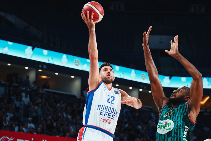 Εφές – Καρσίγιακα 85-68: Ένα βήμα πιο κοντά στον τίτλο, αλλά ανησυχία για τον Κλάιμπερν