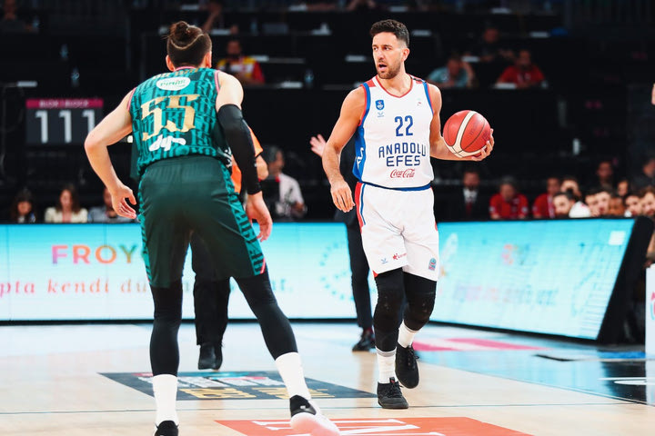 Εφές – Καρσίγιακα 82-78: Ζορίστηκε, αλλά έκανε το πρώτο βήμα για τον τίτλο η ομάδα του Αταμάν