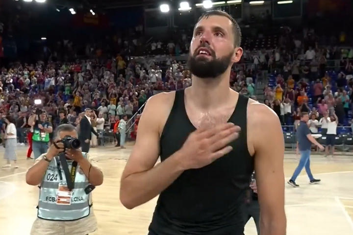 Ανατριχιαστικό standing ovation για τον Νίκολα Μίροτιτς στο Παλάου Μπλαουγκράνα