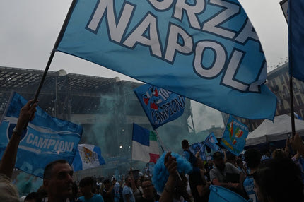 Το SPORT24 στη Νάπολη: Εντυπωσιακές φωτογραφίες από την γιορτή έξω από το γήπεδο