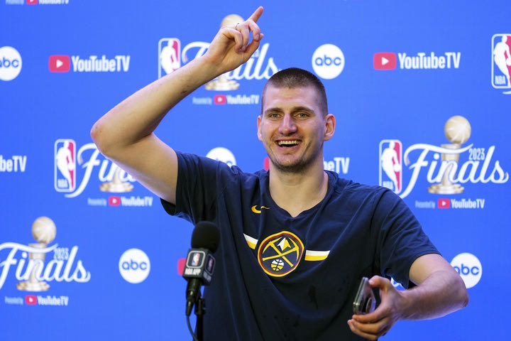 NBA Finals, απολαυστικός ο Γιόκιτς, απολογήθηκε που ρεύτηκε και έριξε άκυρο στην παρέλαση: “Θέλω να πάω σπίτι”