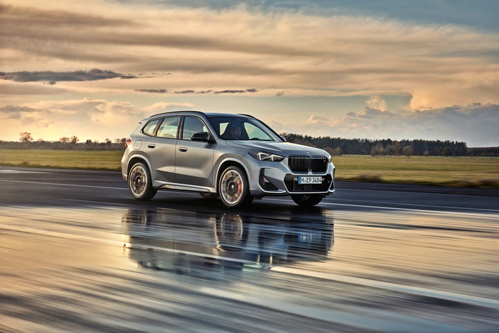 Η BMW με την X1 M35i xDrive βάζει “φωτιά” στα SUV