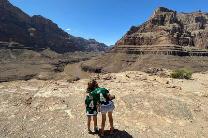 Ο Πέρεθ φόρεσε στις κόρες του φανέλες του Παναθηναϊκού και τις φωτογράφισε στο Γκραν Κάνιον